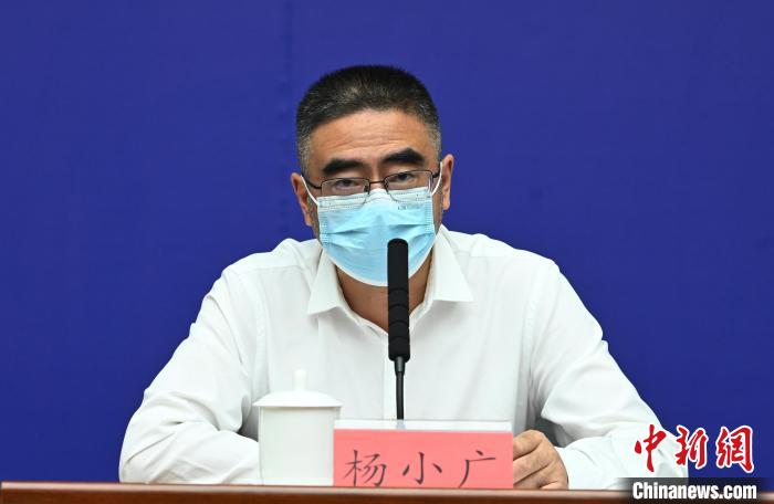 成都市政府副秘書長、市衛(wèi)健委主任楊小廣?！“苍?攝