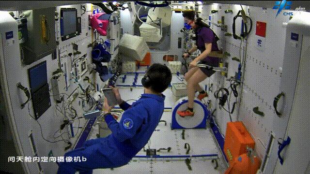 航天員在軌鍛煉。圖片來源：中國載人航天工程辦公室官方微信
