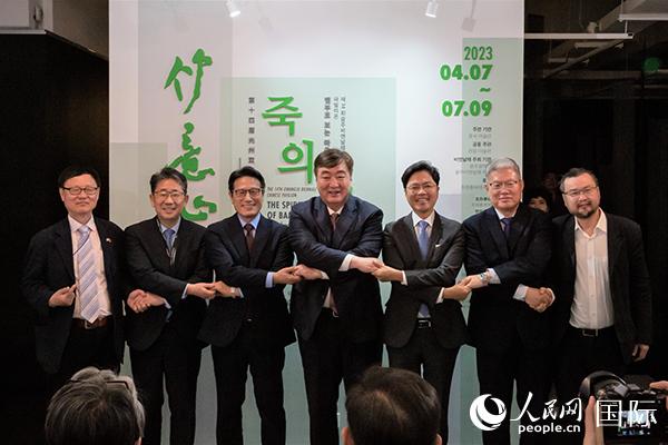 第十四屆光州雙年展中國(guó)館開幕式7日在韓國(guó)光州隱巖美術(shù)館舉行。人民網(wǎng)記者 馬菲攝