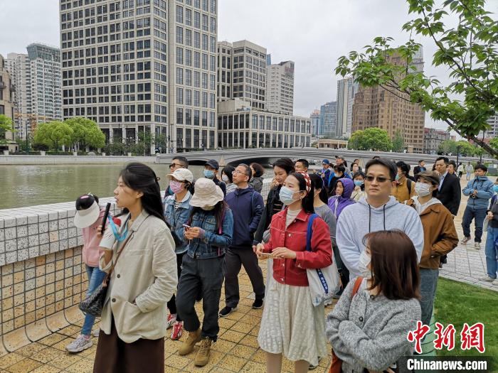 新階層人士走讀黃浦蘇州河沿岸?！》队畋?攝