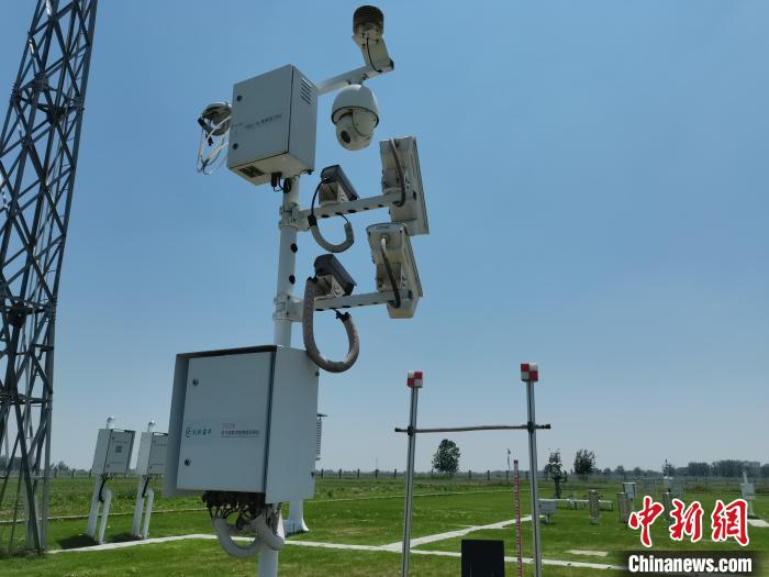 壽縣國家氣候觀象臺內(nèi)各種觀測設(shè)備?！侨?攝