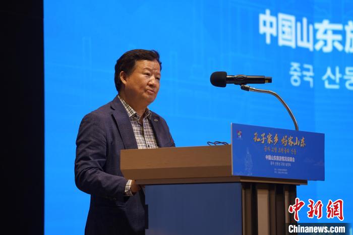 韓國(guó)一般旅游業(yè)協(xié)會(huì)副會(huì)長(zhǎng)白承弻致辭?！⑿?攝