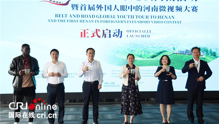 與會(huì)嘉賓共同舉杯啟動(dòng)活動(dòng)。賈親親 攝