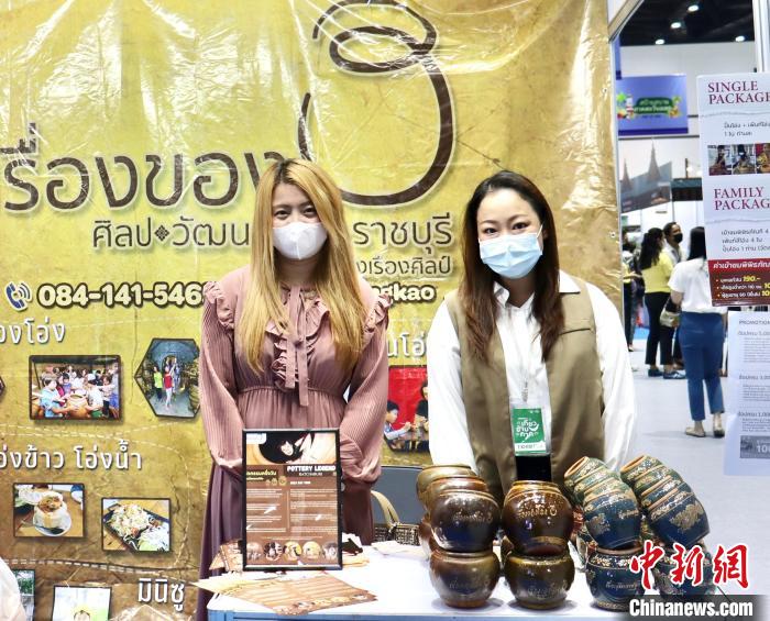 泰國(guó)舉辦規(guī)模最大旅游B2B銷(xiāo)售活動(dòng)對(duì)接全球旅游業(yè)，圖為交易會(huì)上的陶瓷工藝品展位。 王賢思 攝