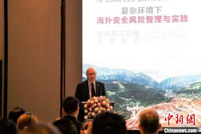 圖為紅十字國際委員會主席中國事務(wù)個人特使、東亞地區(qū)代表處主任蒂埃里·梅拉致辭?！〖t十字國際委員會供圖