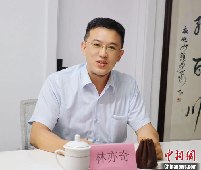臺灣創(chuàng)新聯(lián)合建筑協(xié)會理事長林亦奇講述設立驛站愿景?！窃式?攝