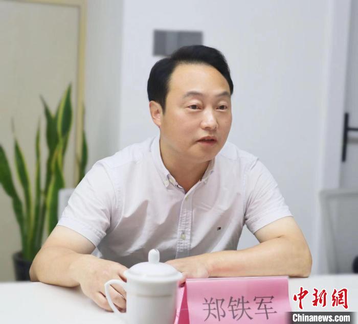 寧德市臺港澳辦主任鄭鐵軍講話?！窃式?攝