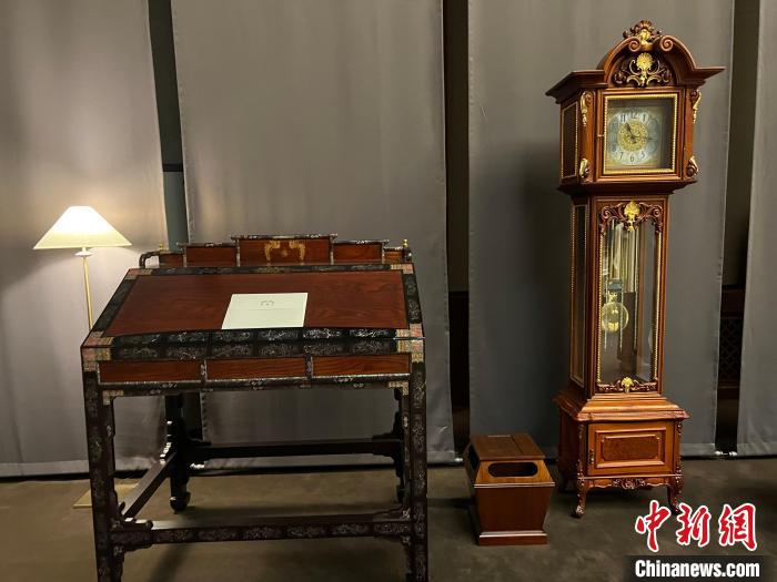 圖為春秋館展覽陳設(shè)的青瓦臺家具?！⑿?攝