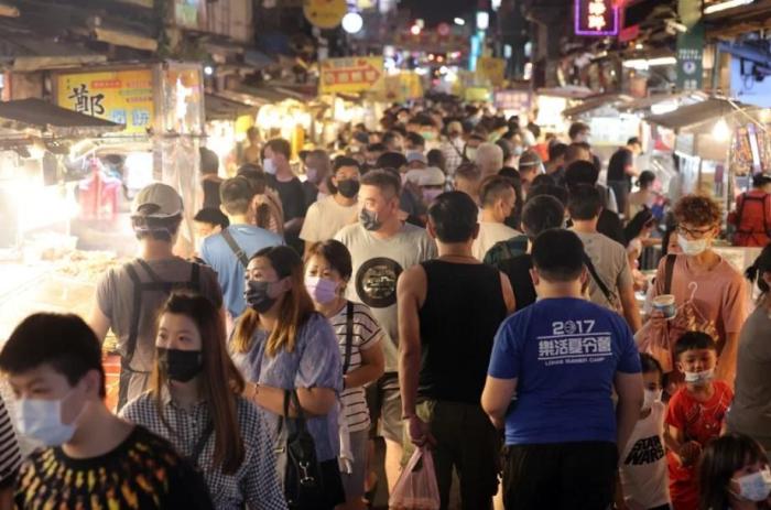冰粉、雙皮奶、螺螄粉……臺網(wǎng)友發(fā)帖：臺灣街頭越來越多大陸小吃