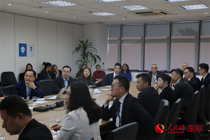 與會代表參與座談交流。人民網(wǎng)記者 時元皓攝