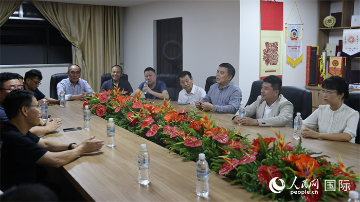 與會代表進(jìn)行座談交流。（人民網(wǎng)記者  時元皓攝）