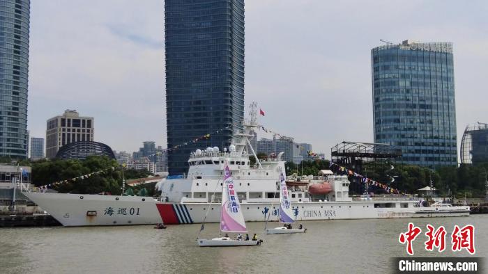 海事巡航救助船“海巡01”輪?？繃?guó)客碼頭，向公眾免費(fèi)開(kāi)放。　朱秋祉傲 攝
