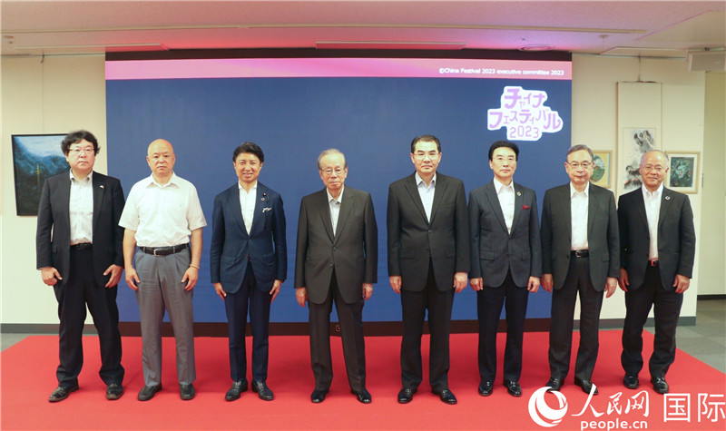主辦方代表合影。人民網(wǎng) 許可攝