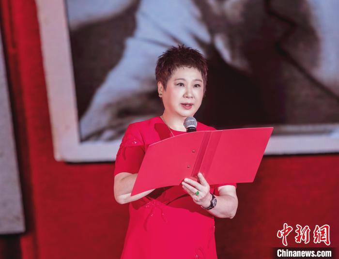7月16日，榮智豐在2023年上海統(tǒng)戰(zhàn)文化周開幕活動中朗誦《與統(tǒng)戰(zhàn)先輩的時空對話》?！堦?攝