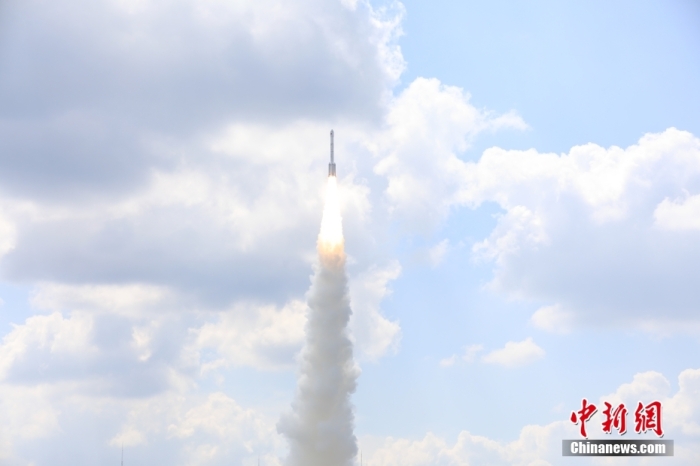 北京時間 2023年9月10日12時30分，中國在太原衛(wèi)星發(fā)射中心使用長征六號改運載火箭，成功將遙感四十號衛(wèi)星發(fā)射升空，衛(wèi)星順利進入預定軌道，發(fā)射任務獲得圓滿成功。該衛(wèi)星主要用于開展電磁環(huán)境探測及相關技術試驗。此次任務是長征系列運載火箭第487次飛行。王曉虎 攝