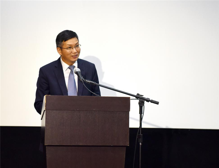 中國駐圣保羅總領(lǐng)事余鵬在開幕活動(dòng)中致辭。 圣保羅州立大學(xué)孔子學(xué)院供圖