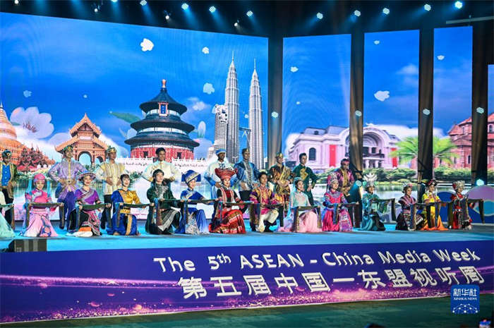 10月21日，在馬來西亞行政首都普特拉賈亞，演員在第五屆中國—東盟視聽周開幕活動上表演。新華社記者 程一恒 攝