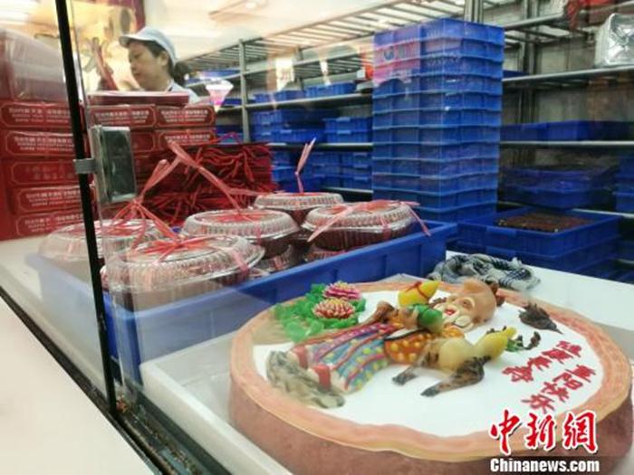 資料圖：等待銷售的重陽(yáng)糕。　鐘升 攝