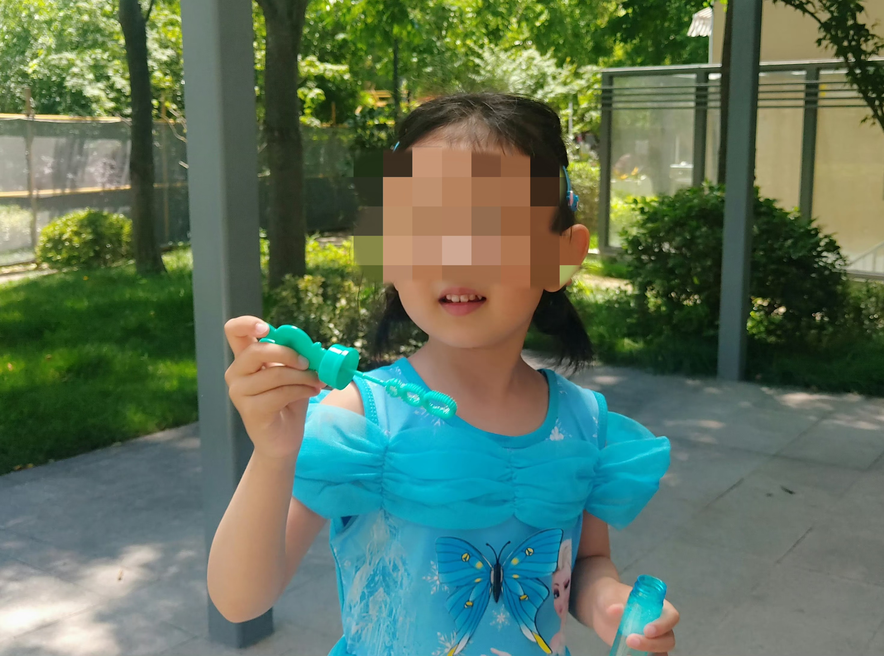 海灘失蹤女童。圖源：女童家人社交賬號