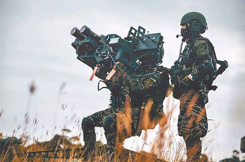 臺海軍陸戰(zhàn)隊肩抗“毒刺”導(dǎo)彈發(fā)射器準(zhǔn)備射擊。圖片來源：臺灣“中時新聞網(wǎng)”。
