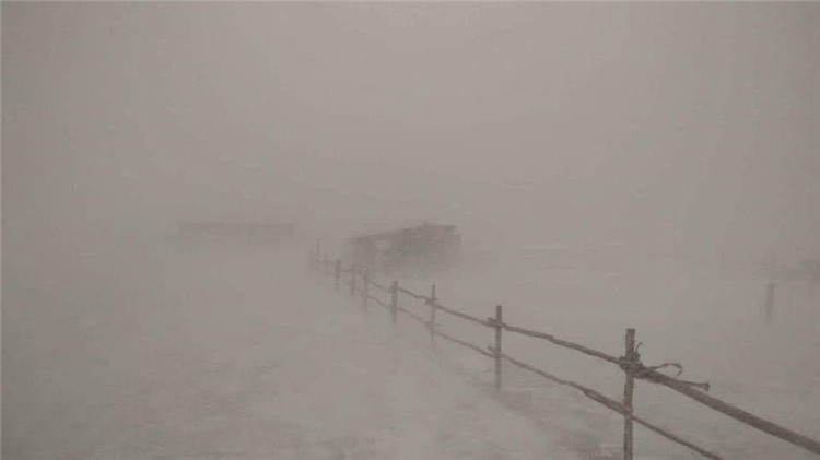2023年11月4日，蒙古國部分省份發(fā)生暴風(fēng)雪天氣。蒙古國緊急情況總局官網(wǎng)圖片