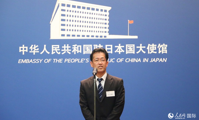 導(dǎo)師代表、東京大學(xué)教授內(nèi)山真伸發(fā)表致辭。人民網(wǎng) 許可攝