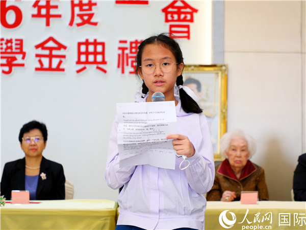 圖為學生代表劉家安發(fā)表致謝演講。人民網(wǎng)記者 白元琪攝