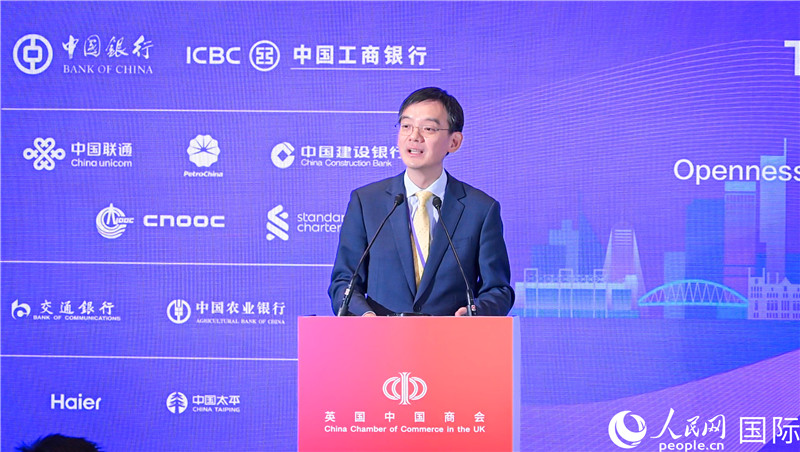 英國中國商會會長、中國銀行倫敦分行行長方文建 致歡迎辭。人民網(wǎng) 郭錦標(biāo)攝