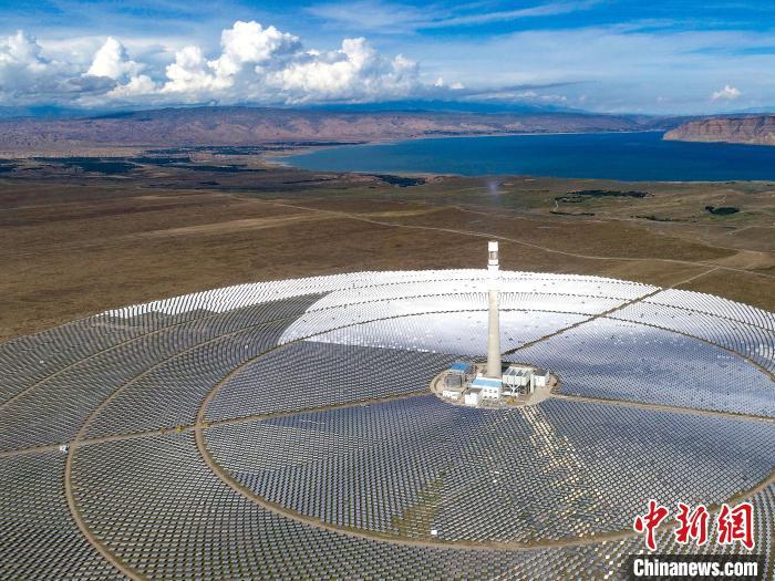 資料圖：光伏發(fā)電園區(qū)一隅。張進剛 攝