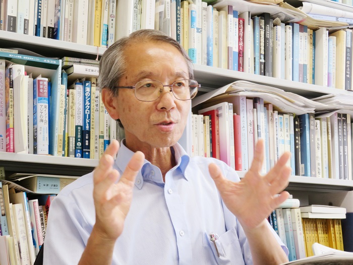 日本創(chuàng)價(jià)大學(xué)教授高橋強(qiáng)接受人民網(wǎng)采訪。（視頻截圖）