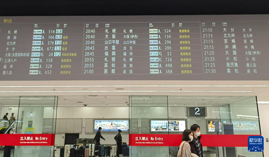 1月2日，在日本東京羽田機(jī)場，受兩機(jī)碰撞起火事故影響，日本國內(nèi)航班大范圍延誤或取消。新華社記者 胡曉格 攝