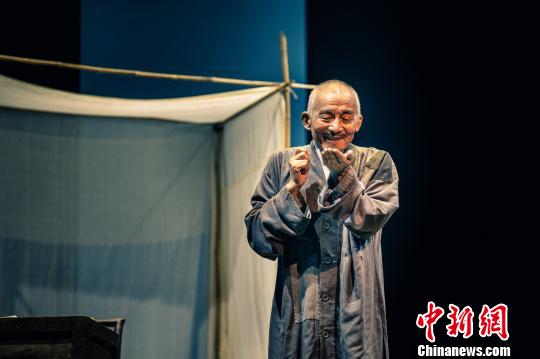 游本昌《弘一法師·最后之勝利》劇照。游思涵 攝