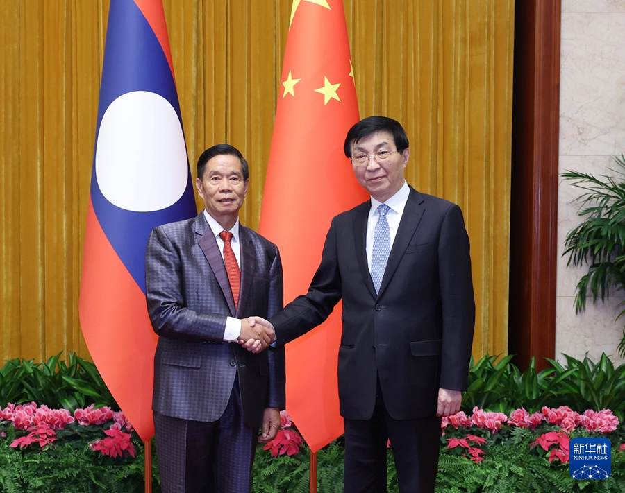 1月22日，中共中央政治局常委、全國(guó)政協(xié)主席王滬寧在北京會(huì)見老撾人民革命黨中央政治局委員、建國(guó)陣線中央委員會(huì)主席辛拉馮。新華社記者 王曄 攝