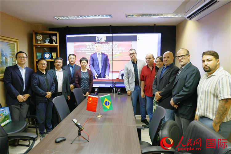 參與備忘錄簽署儀式的嘉賓合影。人民網(wǎng)記者 陳海琪攝