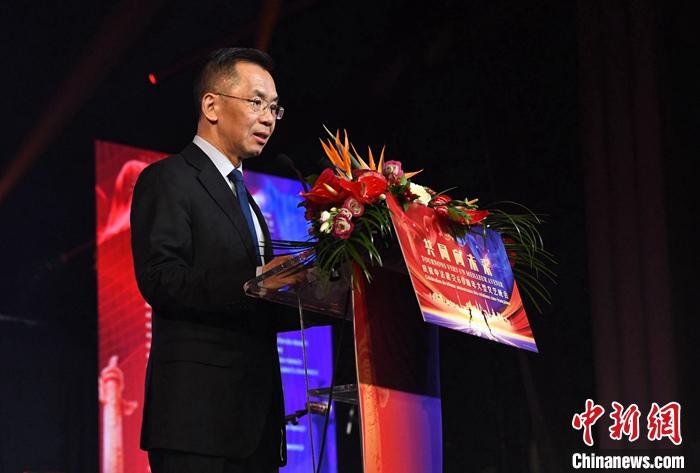 當?shù)貢r間1月16日晚，以“共同向未來”為題的慶祝中法建交60周年大型文藝晚會在巴黎舉辦。中國駐法國大使盧沙野出席晚會并致辭。 <a target='_blank' href='/' _fcksavedurl='/'><p  align=