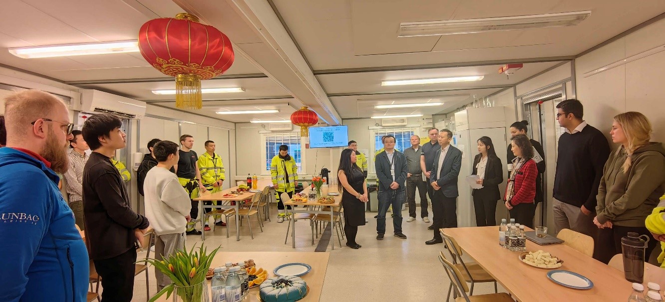 中國駐瑞典大使崔愛民走訪中鐵隧道局集團瑞典工程公司。中國駐瑞典大使館供圖
