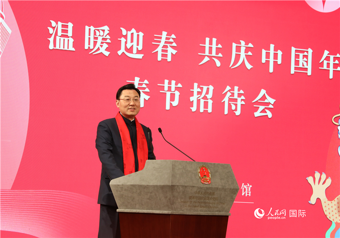 中國(guó)駐美國(guó)大使謝鋒發(fā)表致辭，向全體在美同胞致以親切問(wèn)候。人民網(wǎng)記者 李志偉攝