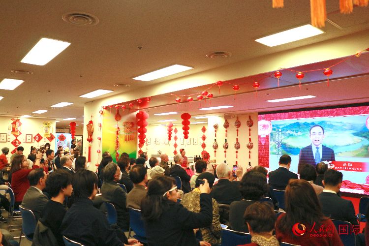 2月9日，“喜迎龍年·品味陜西”——2024新春迎福（展）聯(lián)歡會暨陜西文化年在東京中國文化中心拉開帷幕。人民網 許可攝