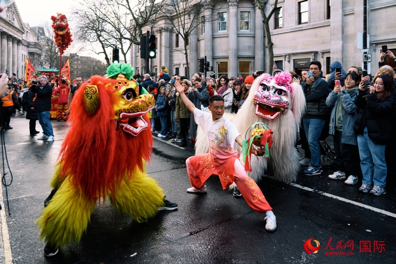 倫敦新春慶典現(xiàn)場。人民網(wǎng) 郭錦標(biāo)、楊浩鵬攝