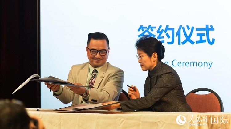 山東省圖書館與舊金山公共圖書館簽署合作協(xié)議。