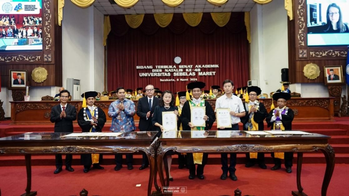 西華大學(xué)、三一一大學(xué)、印尼鋰源新材料有限公司、四川鋰源新能源有限公司四方共同簽署國(guó)際合作協(xié)議。印尼三一一大學(xué)孔子學(xué)院供圖