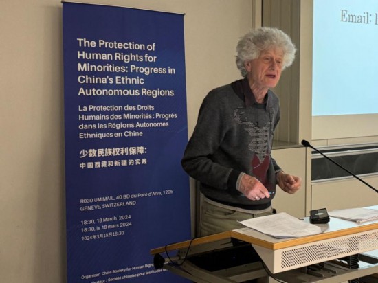 3月18日，由中國人權研究會主辦的“少數(shù)民族權利保障：中國西藏和新疆實踐”主題講座在瑞士日內瓦舉行。圖為比利時知名藏學家安德烈·拉克魯瓦在講座上發(fā)言。新華社記者石松攝