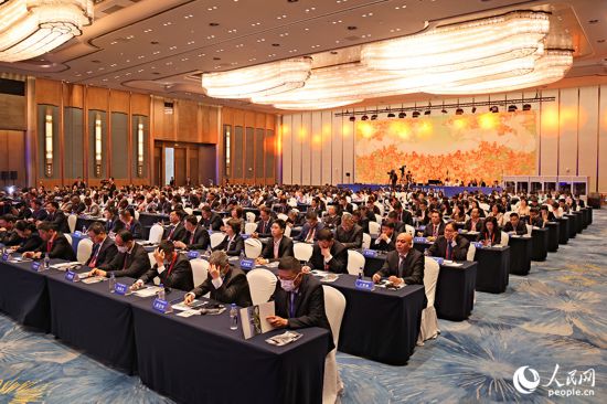 與會(huì)嘉賓濟(jì)濟(jì)一堂。人民網(wǎng)記者 陳博攝