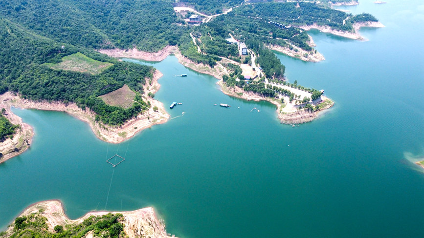 河南洛陽市孟津區(qū)境內(nèi)的黃河小浪底風景區(qū)黃鹿山景點風光。黃政偉攝
