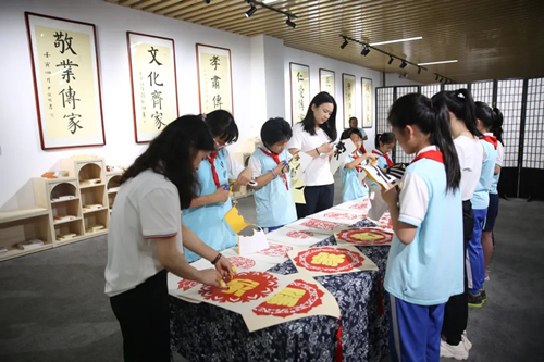 1、長沙市雨花區(qū)校園清廉家風(fēng)館開館。受訪單位供圖