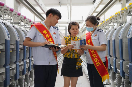 國家稅務總局常德市西洞庭西湖管理區(qū)稅務局成立青年黨員突擊隊，走進常德銀駿紡織有限公司等企業(yè)送政策、問需求、解難題。受訪單位供圖