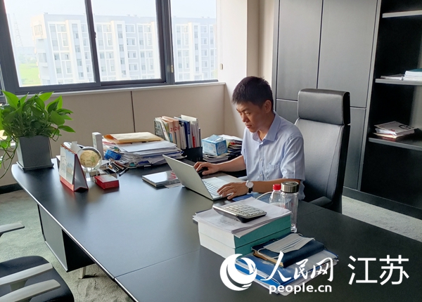江蘇海安市2021年引進(jìn)的高端人才朱涼偉博士。人民網(wǎng)記者 王繼亮攝