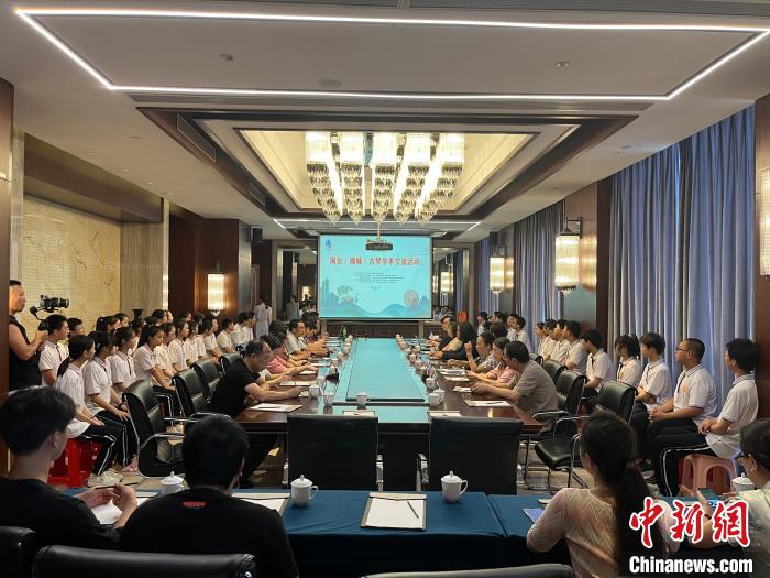 閩臺古琴技藝培訓(xùn)交流活動同步舉行。　葉國寶 攝