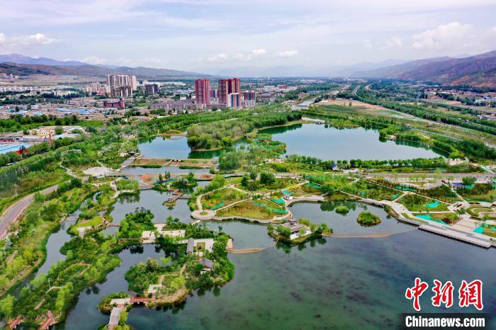 西北城市西寧立生態(tài)文明高地新典范：“一城山水、百園千姿”