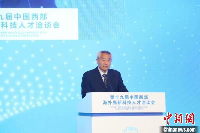 全國政協(xié)副主席、九三學社中央常務副主席邵鴻出席論壇并致辭?！∷拇ㄊ∥y(tǒng)戰(zhàn)部供圖